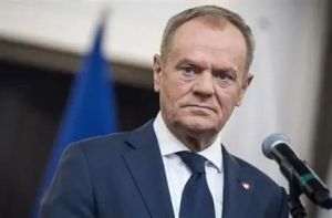 Tusk cere UE să menţină permisele de carbon gratuite pentru industrie